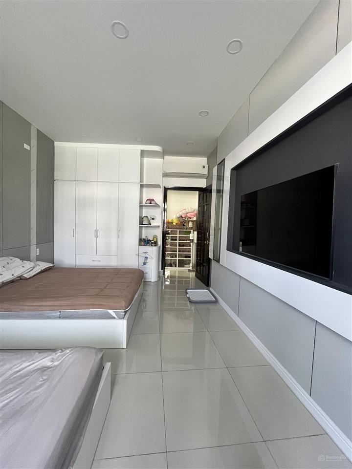 Nhà 03 tầng đẹp vừa ở vừa kinh doanh cực tốt, mặt tiền 9,8m (top hậu)