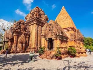 Nhà 2 tầng đẹp gần tháp bà nha trang cách biển 1,6km