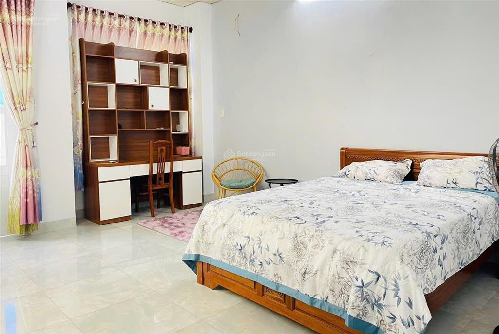 Căn nhà 2 tầng đẹp rất nhiều tài lộc & may mắn nhượng lại giá mềm.