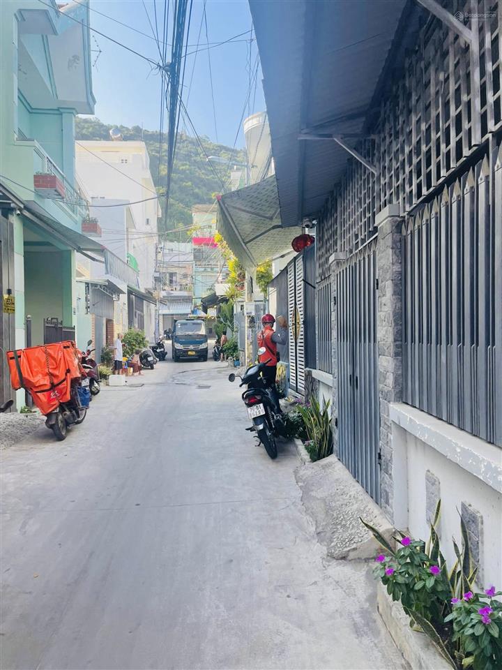 Nhà 2 tầng đường ô tô thông thoáng, gần tháp bà & biển hòn chồng