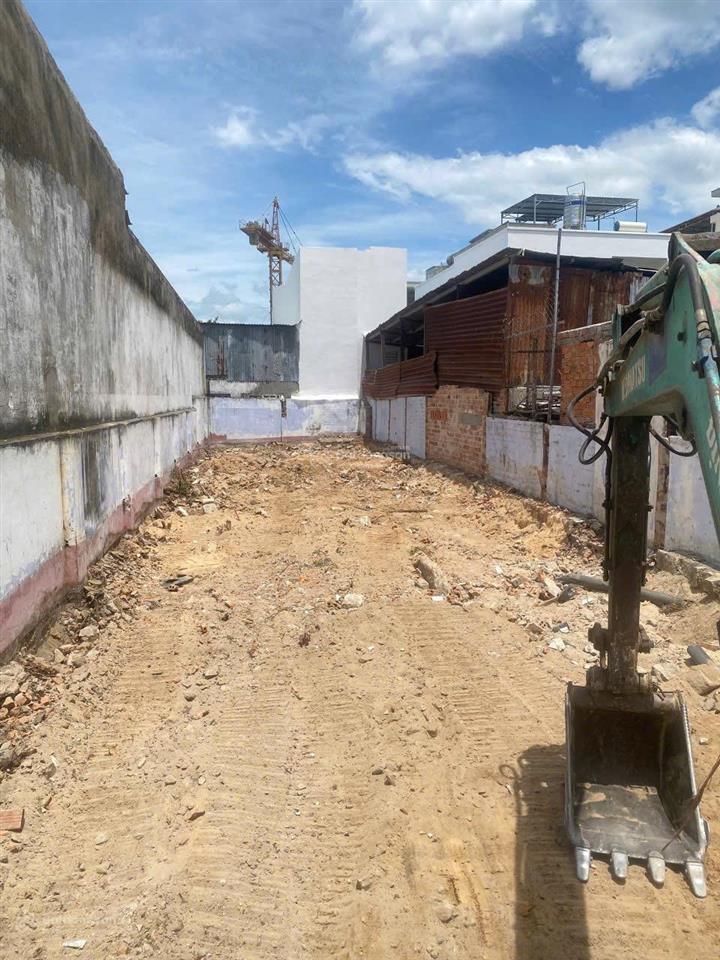 Đất đẹp hướng đông xây căn hộ hoặc căn nhà rộng rãi nghỉ dưỡng gần biển