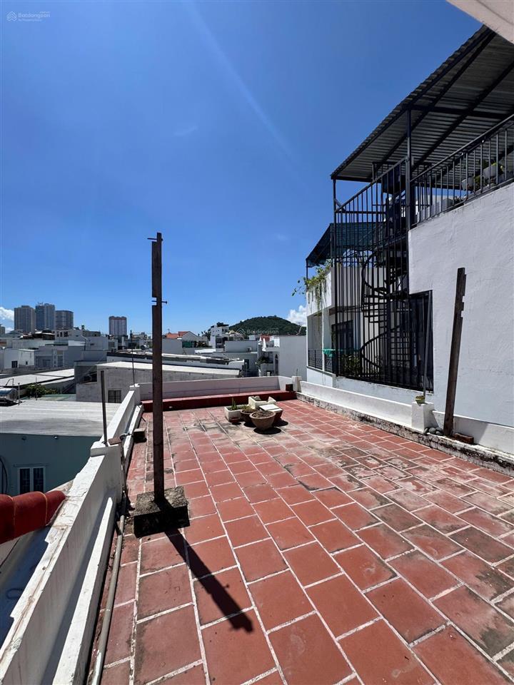 Nhà hẻm kiên cố đẹp 2,5 tầng hẻm mai xuân thưởng gần biển (800m)
