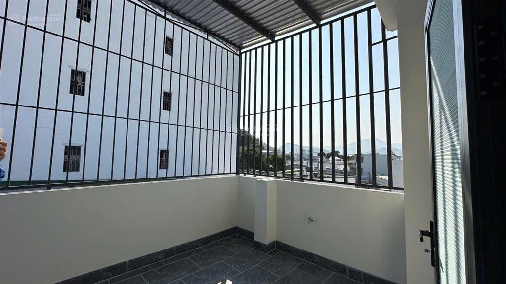 Nhà 3 tầng đẹp lung linh gần trường chợ biển