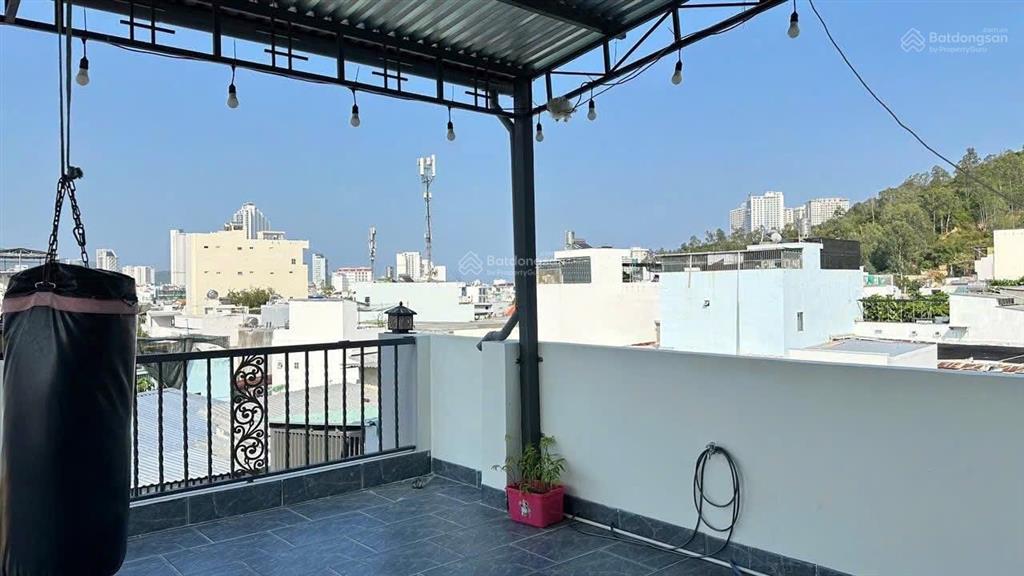 Nhà 3 tầng đẹp lung linh gần trường chợ biển