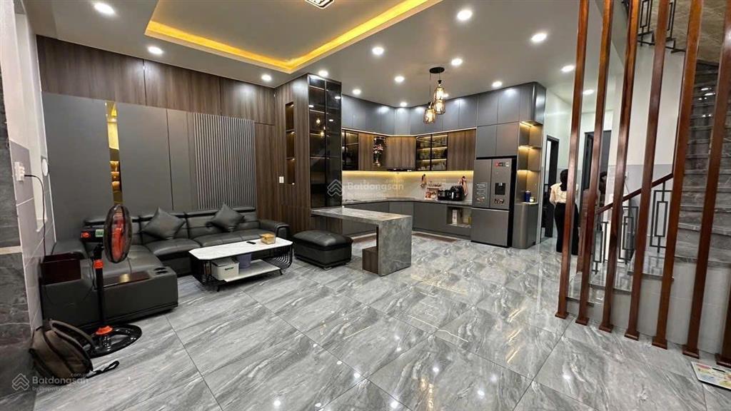 Nhà 3 tầng đẹp lung linh gần trường chợ biển