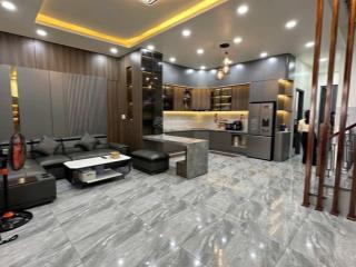 Nhà 3 tầng đẹp lung linh gần trường chợ biển