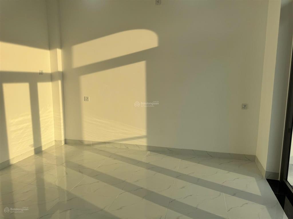 Cơ hội nghỉ ngơi cạnh bãi tắm hòn chồng với căn nhà 3 tầng mới keng