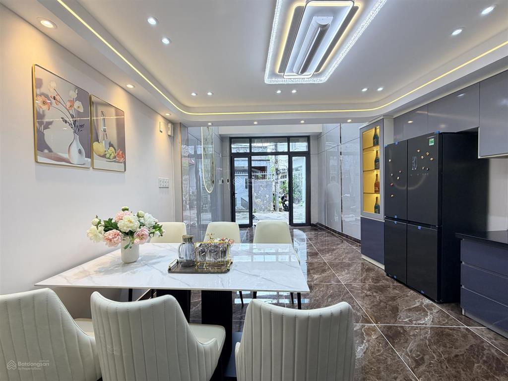 Nhà đẹp 4 lầu  hẻm 3.5m  gần ubnd p10 gò vấp