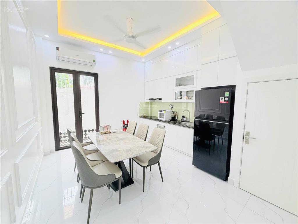 Nhà 4 tầng ô tô đỗ cửa gần bến xe thượng lý hồng bàng, mới tinh về ở ngay
