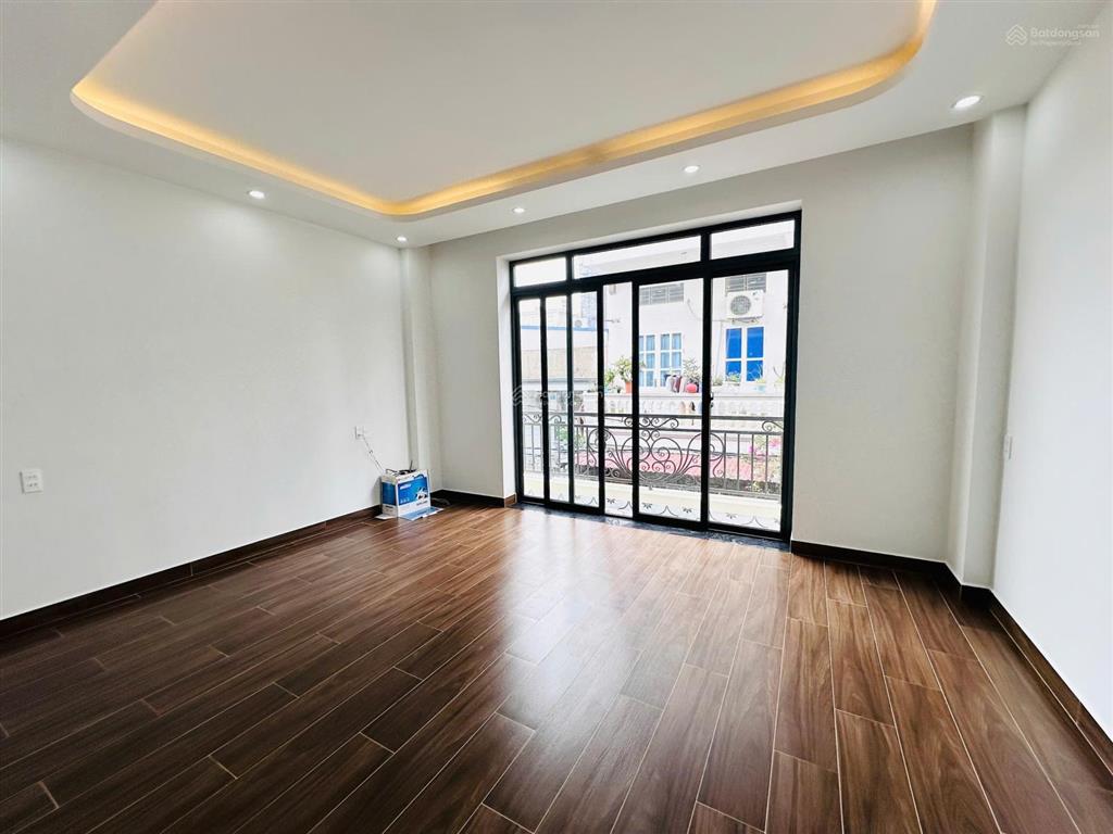 4,x tỷ nhà 4 tầng xây độc lập, ô tô đỗ cửa sát siêu thị mega market hồng bàng
