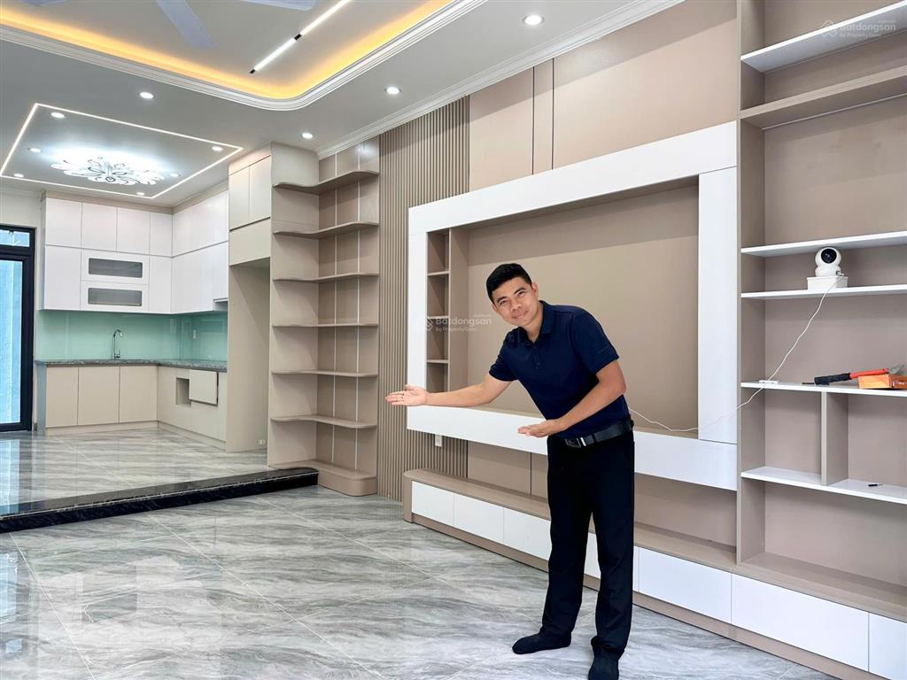 4,x tỷ nhà 4 tầng xây độc lập, ô tô đỗ cửa sát siêu thị mega market hồng bàng