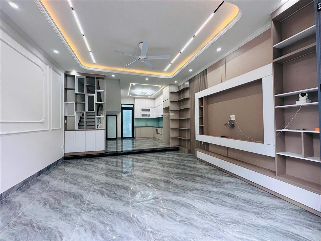 4,x tỷ nhà 4 tầng xây độc lập, ô tô đỗ cửa sát siêu thị mega market hồng bàng