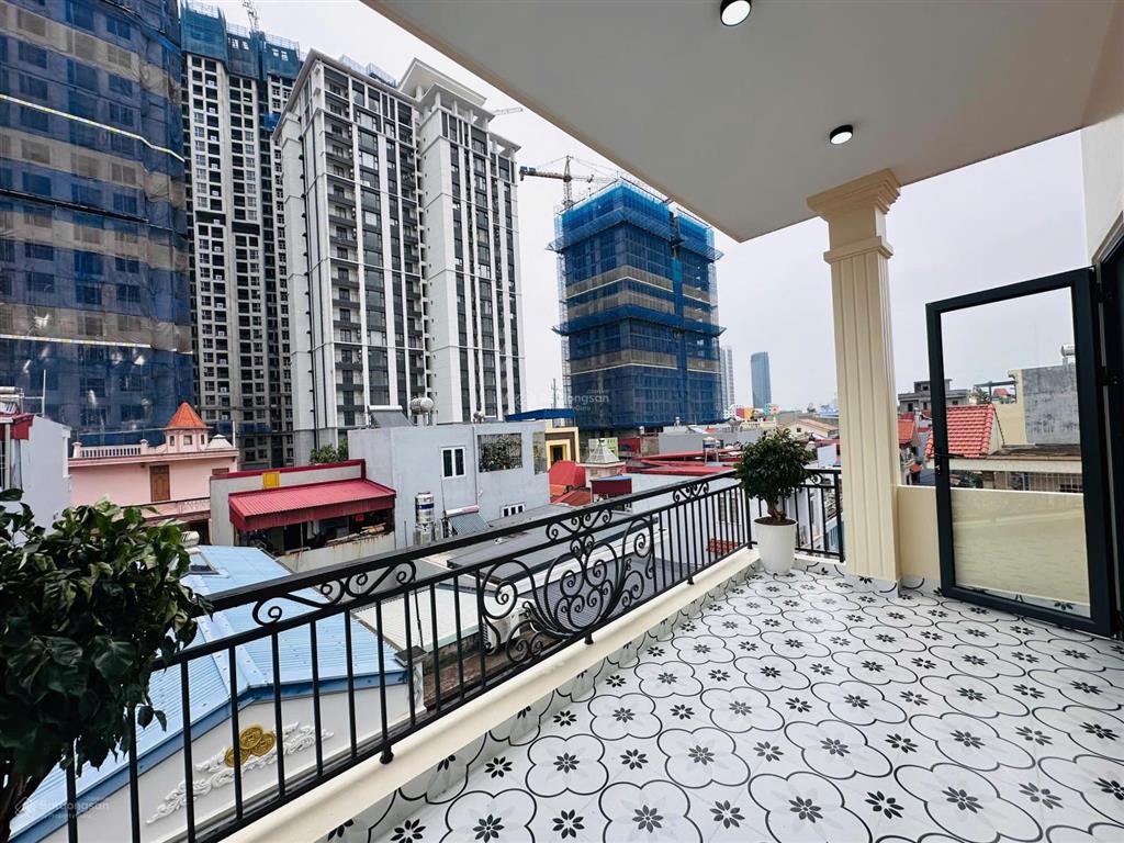 4,x tỷ nhà 4 tầng xây độc lập, ô tô đỗ cửa sát siêu thị mega market hồng bàng