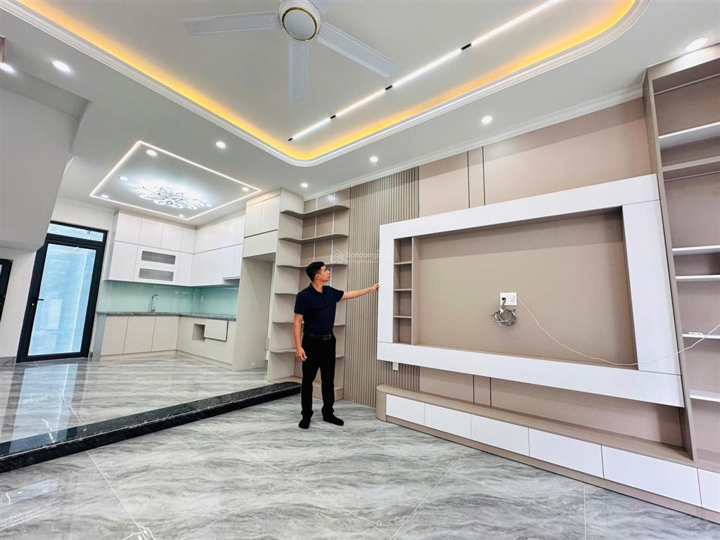 4,x tỷ nhà 4 tầng xây độc lập, ô tô đỗ cửa sát siêu thị mega market hồng bàng