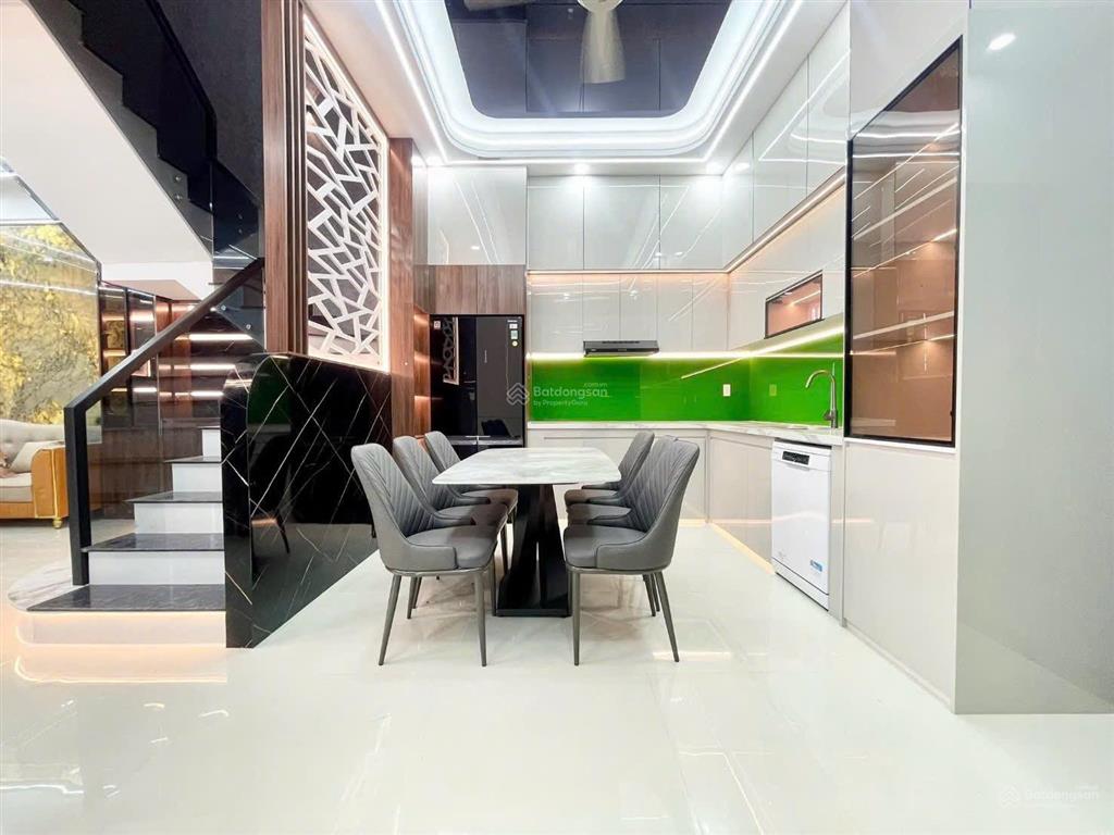 Bán nhà góc 2 mặt tiền thuận giao  tphcm giá 7,9 tỷ tl.  xem nhà 0901 676 *** nhà đất ngọc huyền