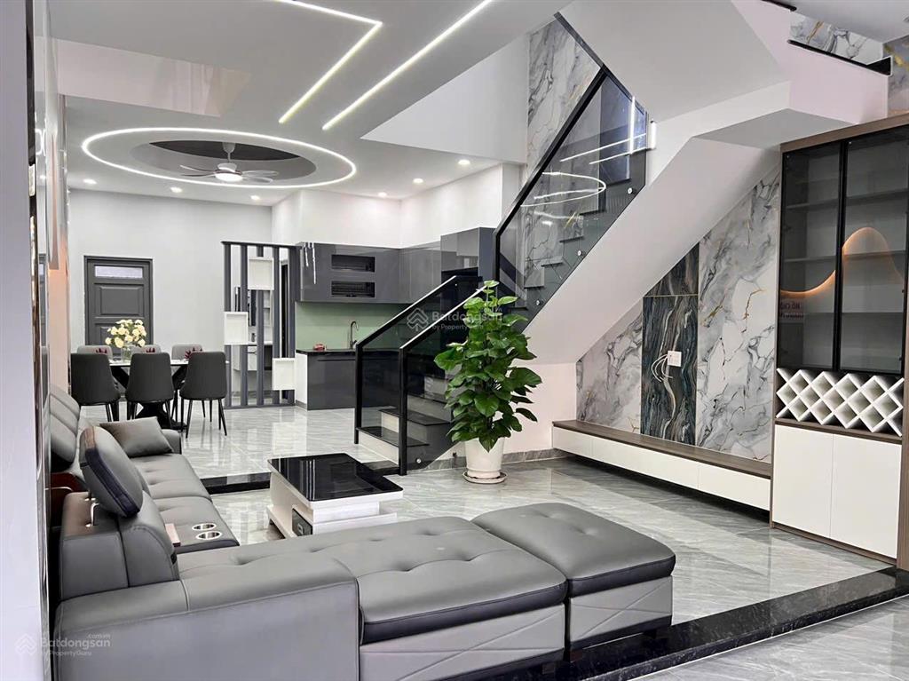 Bán gấp nhà đẹp đối diện quỹ đất chung cư,thuận giaothuận anbd 70m2 giá 6,1 tỷ tl.  0901 676 ***