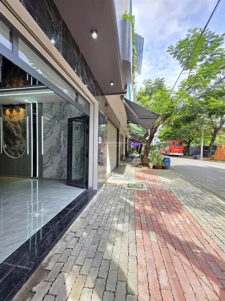 Bán gấp nhà đẹp đối diện quỹ đất chung cư,thuận giaothuận anbd 70m2 giá 6,1 tỷ tl.  0901 676 ***