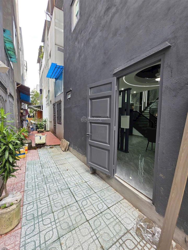 Bán gấp nhà đẹp đối diện quỹ đất chung cư,thuận giaothuận anbd 70m2 giá 6,1 tỷ tl.  0901 676 ***