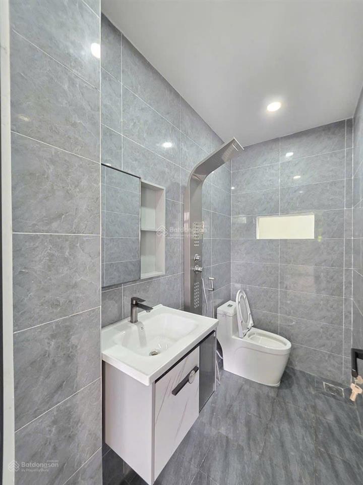 Bán gấp nhà đẹp đối diện quỹ đất chung cư,thuận giaothuận anbd 70m2 giá 6,1 tỷ tl.  0901 676 ***