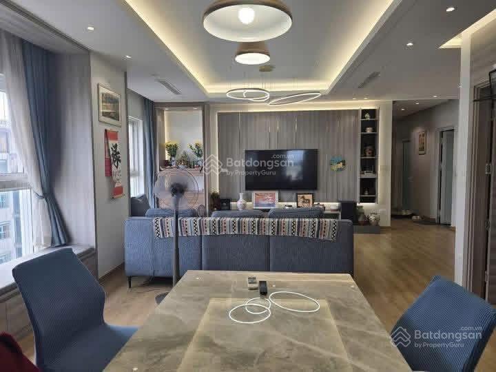Chính chủ. 0975 750 *** bán căn hộ chung cư vườn đào. dt 130m căn góc 3 ngủ 2wc sổ lâu dài đầy đủ nôi