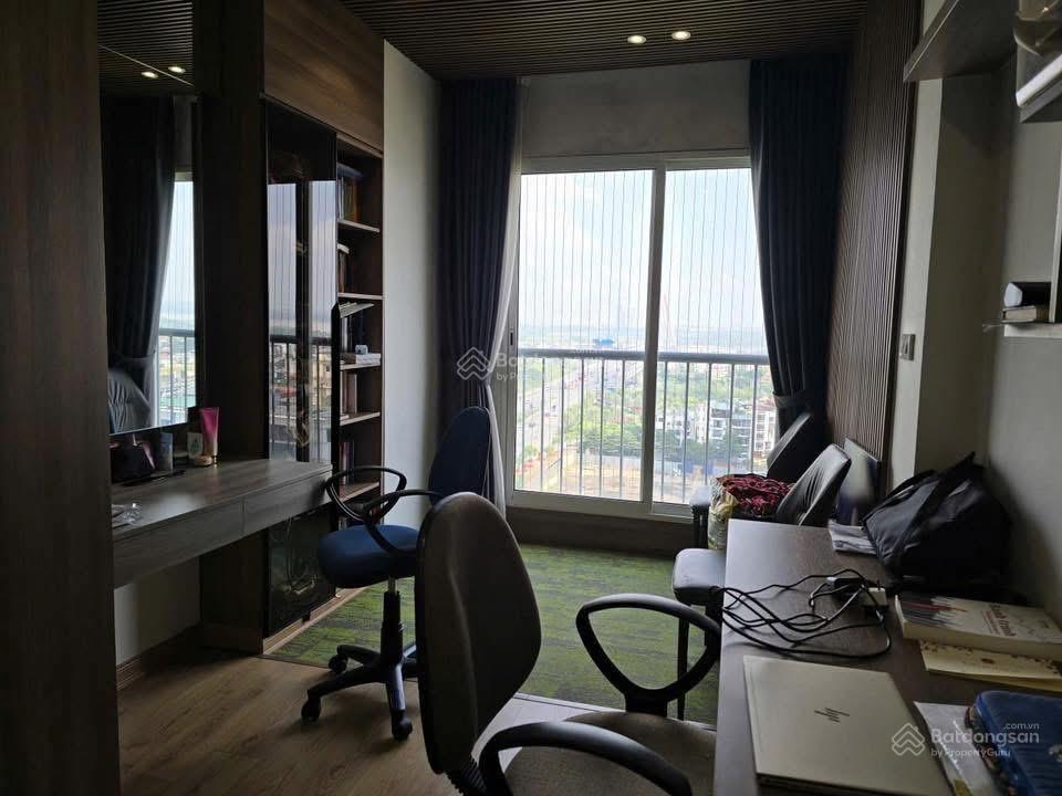 Chính chủ. 0975 750 *** bán căn hộ chung cư vườn đào. dt 130m căn góc 3 ngủ 2wc sổ lâu dài đầy đủ nôi