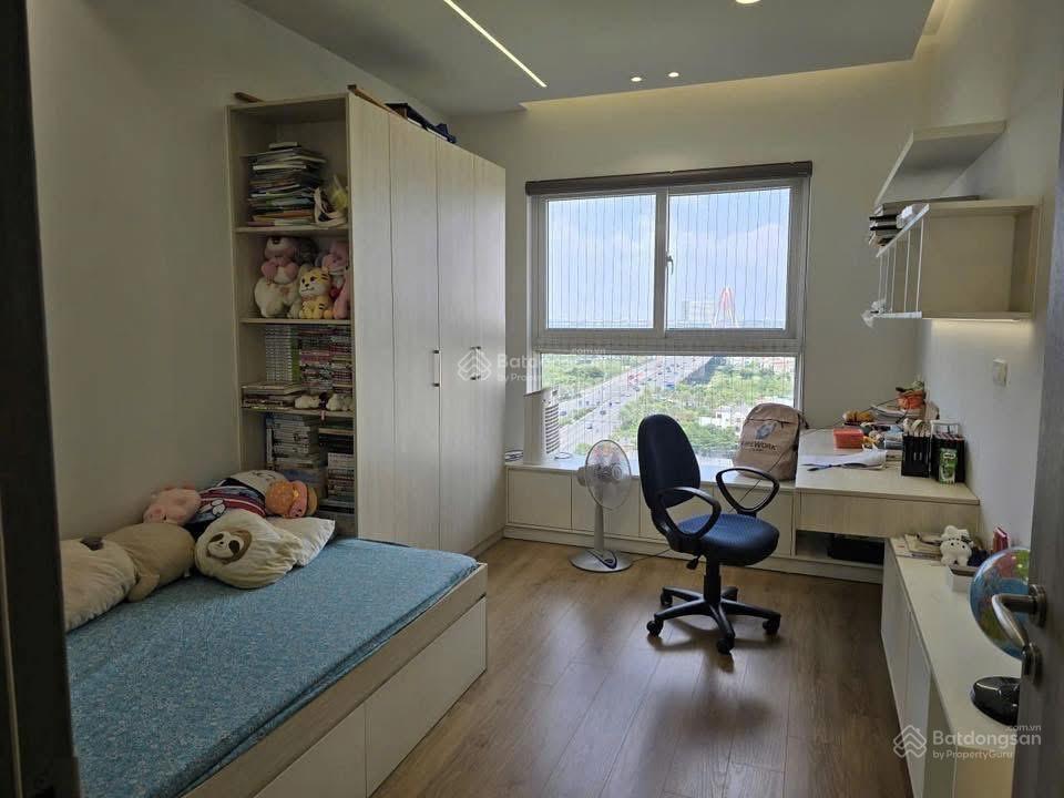 Chính chủ. 0975 750 *** bán căn hộ chung cư vườn đào. dt 130m căn góc 3 ngủ 2wc sổ lâu dài đầy đủ nôi