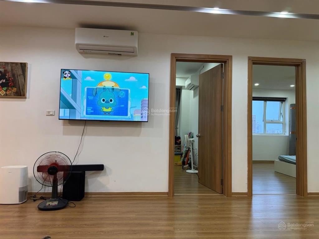 0975 750 *** chính chủ bán căn hộ 3 ngủ 2 wc, tầng đẹp ban công đông nam