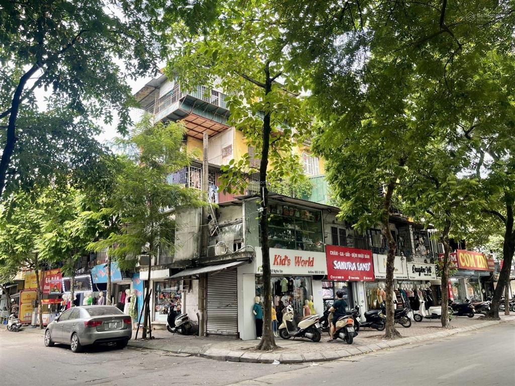 Chính chủ. cần bán căn hộ tt trên phố nghĩa tân. dt sử dụng 200m2 vỉa hè 20m đang cho thuê đc 80tr