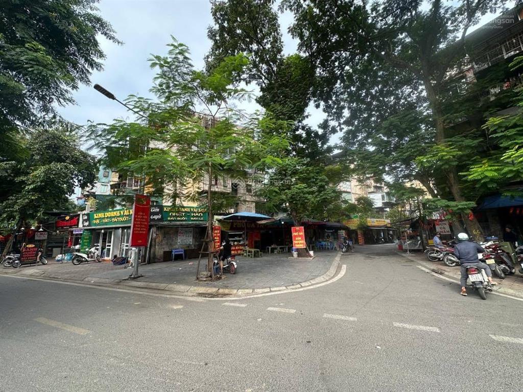 Chính chủ. cần bán căn hộ tt trên phố nghĩa tân. dt sử dụng 200m2 vỉa hè 20m đang cho thuê đc 80tr
