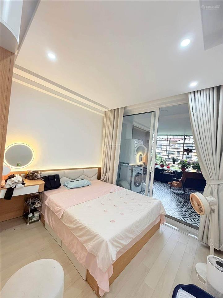Chính chủ bán căn hộ tập thể toà d khu vĩnh phúc. dt 50/120m2 3ngủ 2wc giá 5 tỷ 0975 750 ***
