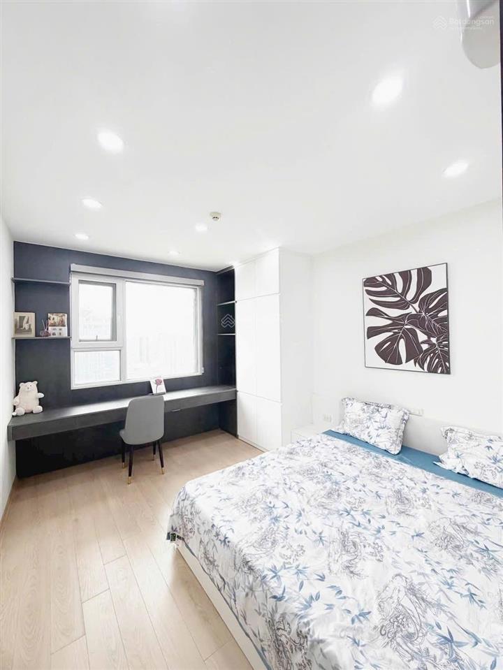 0975 750 *** theo chồng định cư nước ngoài. tôi cần bán căn hộ 3ngủ toà flc 36phạm hùng giá hơn 8ty