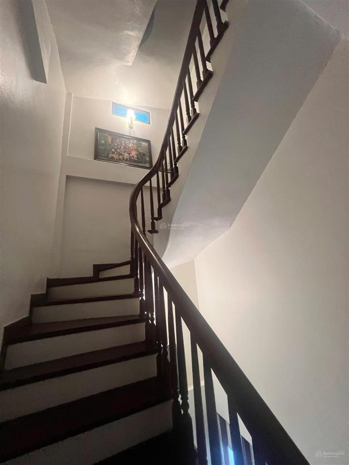 Hộ khẩu cầu giấy. diện tích 42m2 xây đc 5 năm mặt tiền  hậu 4m. giá hơn 8 tỷ alo 0975 750 ***
