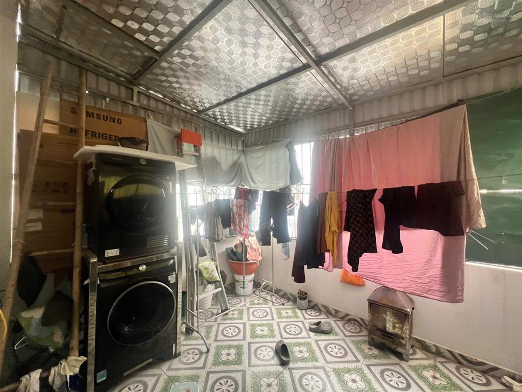 Hộ khẩu cầu giấy. diện tích 42m2 xây đc 5 năm mặt tiền  hậu 4m. giá hơn 8 tỷ alo 0975 750 ***
