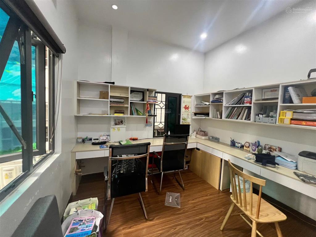 Hộ khẩu cầu giấy. diện tích 42m2 xây đc 5 năm mặt tiền  hậu 4m. giá hơn 8 tỷ alo 0975 750 ***