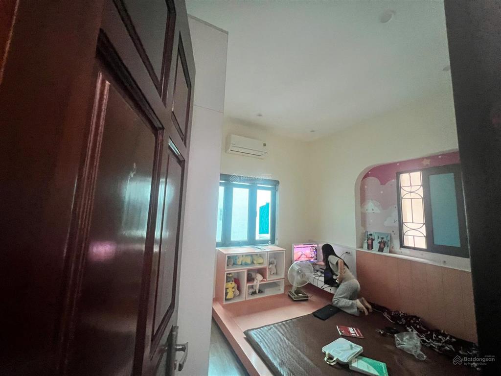 Hộ khẩu cầu giấy. diện tích 42m2 xây đc 5 năm mặt tiền  hậu 4m. giá hơn 8 tỷ alo 0975 750 ***
