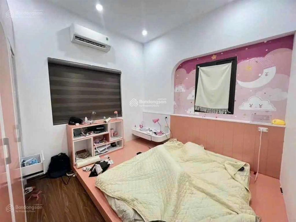 Hộ khẩu cầu giấy. diện tích 42m2 xây đc 5 năm mặt tiền  hậu 4m. giá hơn 8 tỷ alo 0975 750 ***