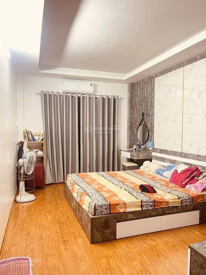 Chính chủ bán nhà ngõ 355 xuân đỉnh. nhà tự xây dựng hiện 5 tầng gồm có 4p ngủ.  0975 750 ***