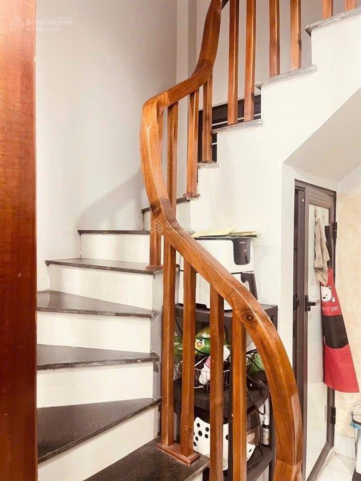 Chính chủ bán nhà ngõ 355 xuân đỉnh. nhà tự xây dựng hiện 5 tầng gồm có 4p ngủ.  0975 750 ***