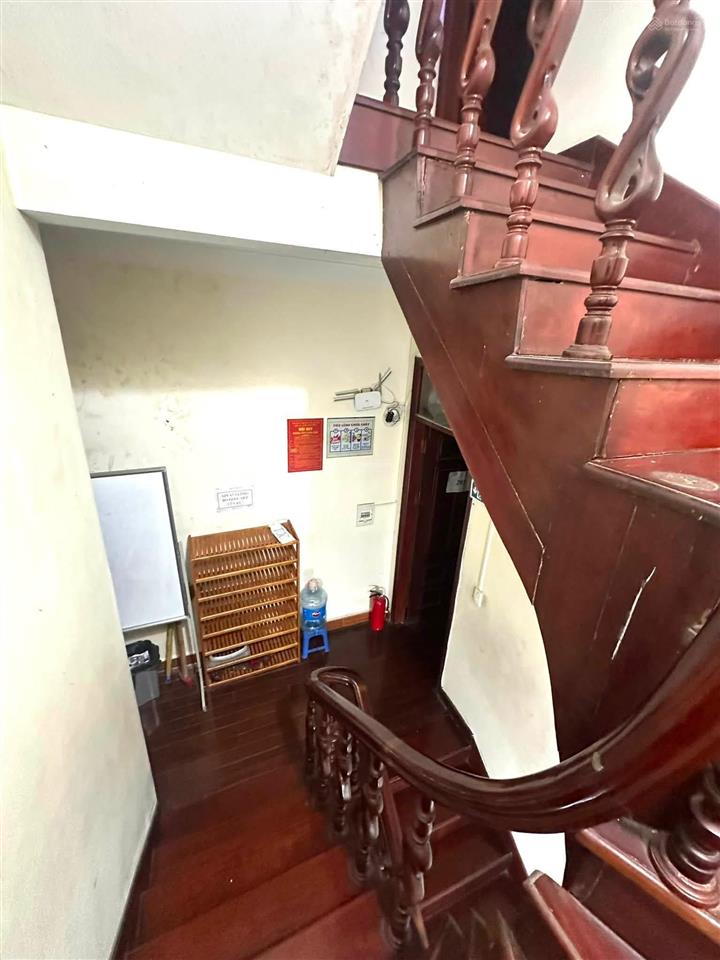Mặt phố đỗ quang. nhà 5 tầng 6 phòng ngủ diện tích 50m2 xây 5 tầng. mặt tiền 4m. 0975 750 *** xem nha
