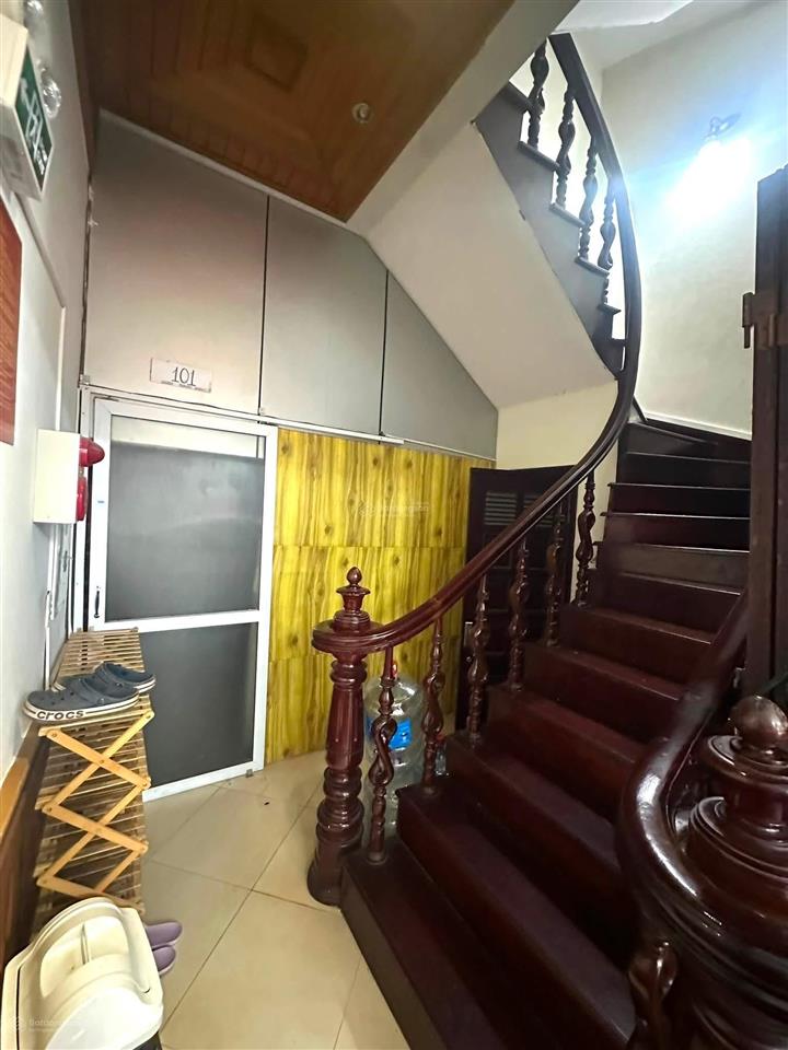 Mặt phố đỗ quang. nhà 5 tầng 6 phòng ngủ diện tích 50m2 xây 5 tầng. mặt tiền 4m. 0975 750 *** xem nha