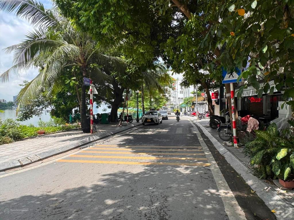 0975 750 *** bán mặt phố quảng an. vị trí kinh doanh đắc địa. dt 200m mặt tiền 9m. hiện có nhà 5 tầng