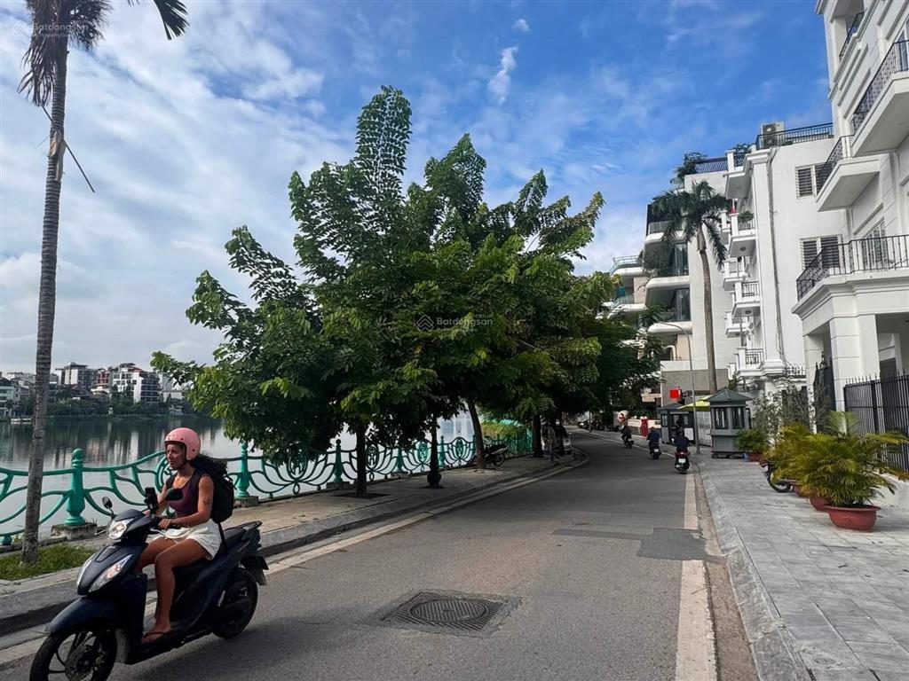 0975 750 *** bán mặt phố quảng an. vị trí kinh doanh đắc địa. dt 200m mặt tiền 9m. hiện có nhà 5 tầng