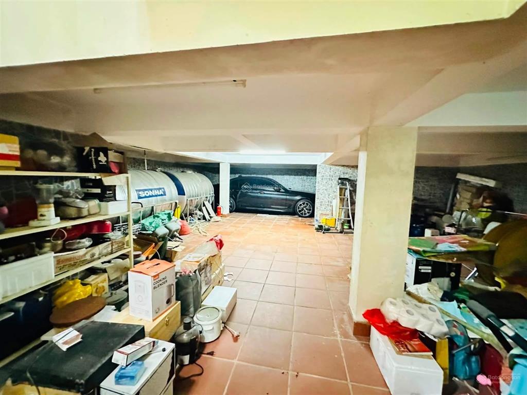 Chính chủ bán căn nhà trên phố dịch vọng. dt 210m 4 tầng 1 hầm giá chỉ 139 tỷ  0975 750 ***