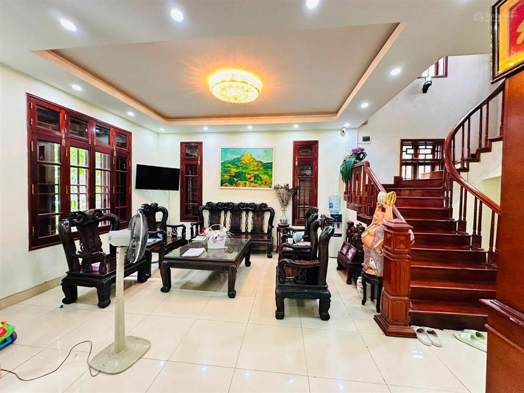 Chính chủ bán căn nhà trên phố dịch vọng. dt 210m 4 tầng 1 hầm giá chỉ 139 tỷ  0975 750 ***