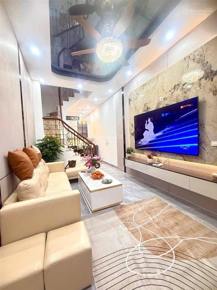 Bán nhà riêng gần phố ngọc khánh . diện tích 35m xây mới 5tầng đầy đủ nội thất nhỉnh 9tỷ 0975 750 ***