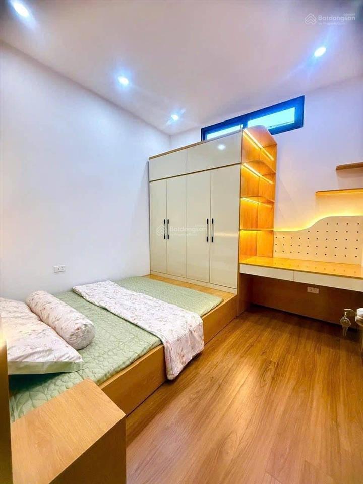 Bán nhà riêng gần phố ngọc khánh . diện tích 35m xây mới 5tầng đầy đủ nội thất nhỉnh 9tỷ 0975 750 ***