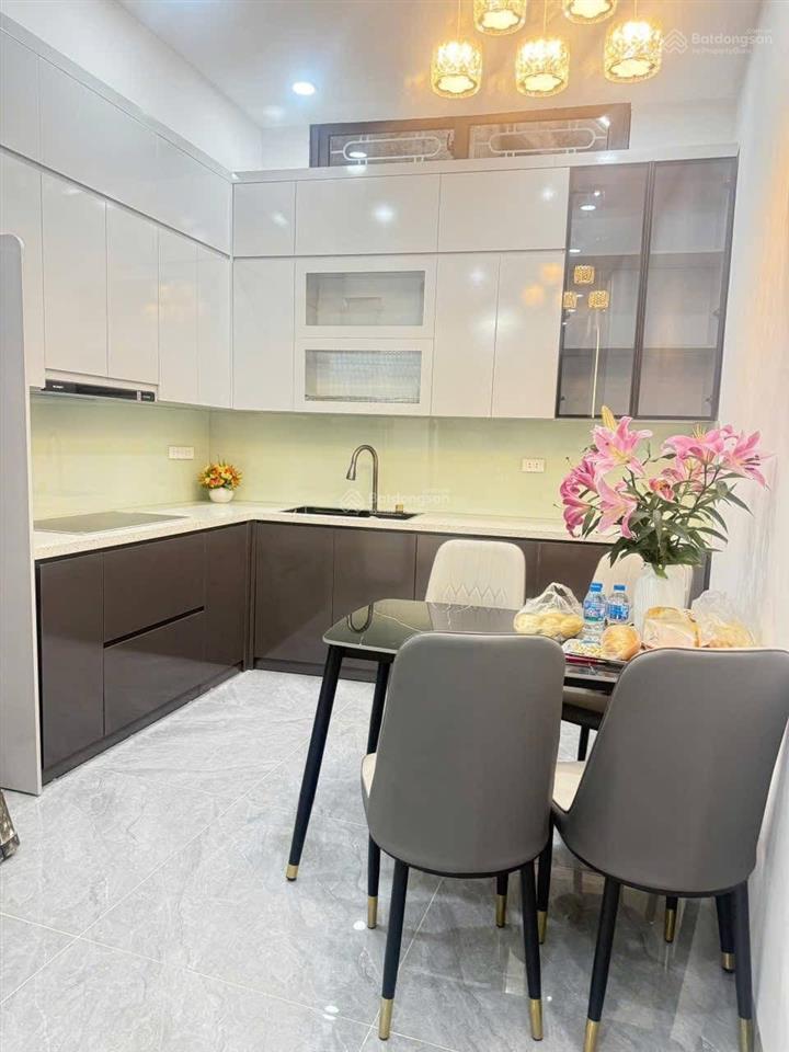 Bán nhà riêng gần phố ngọc khánh . diện tích 35m xây mới 5tầng đầy đủ nội thất nhỉnh 9tỷ 0975 750 ***