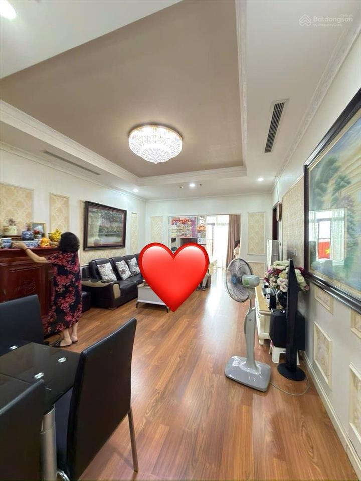 0975 750 *** chính chủ bán căn hộ 3 ngủ toà royal city. diện tích 130m 3 ngủ 2 wc giá hơn 14 tỷ