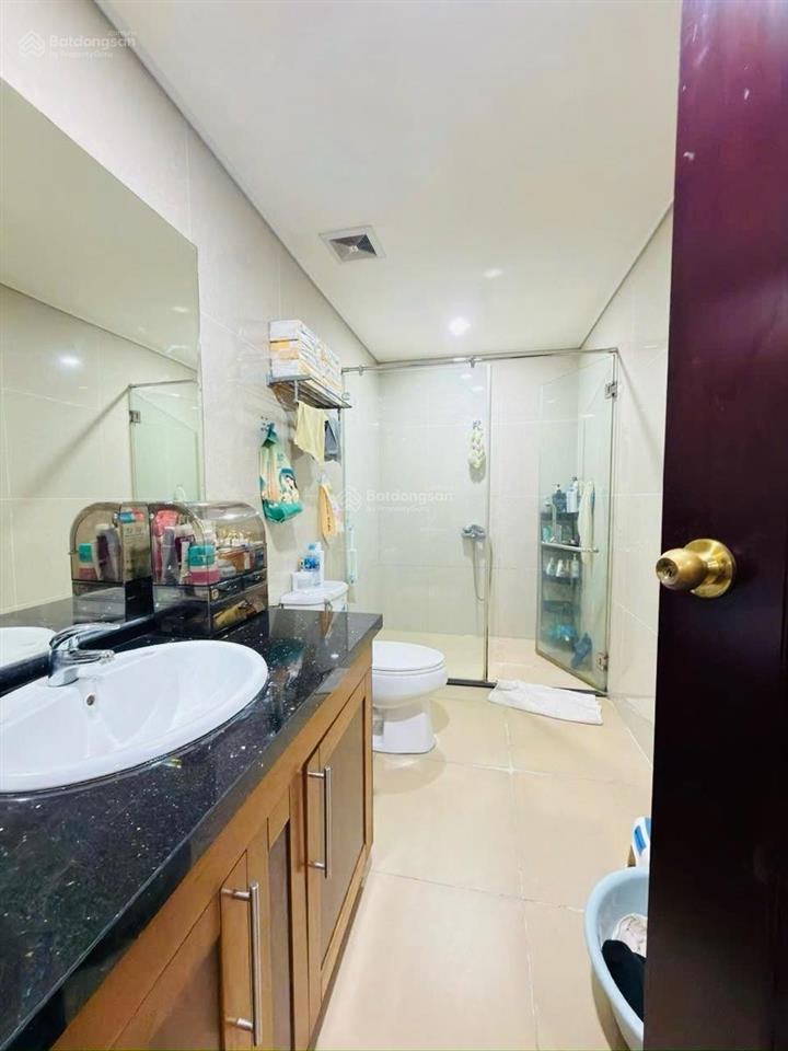 0975 750 *** chính chủ bán căn hộ 3 ngủ toà royal city. diện tích 130m 3 ngủ 2 wc giá hơn 14 tỷ