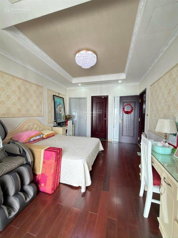 0975 750 *** chính chủ bán căn hộ 3 ngủ toà royal city. diện tích 130m 3 ngủ 2 wc giá hơn 14 tỷ